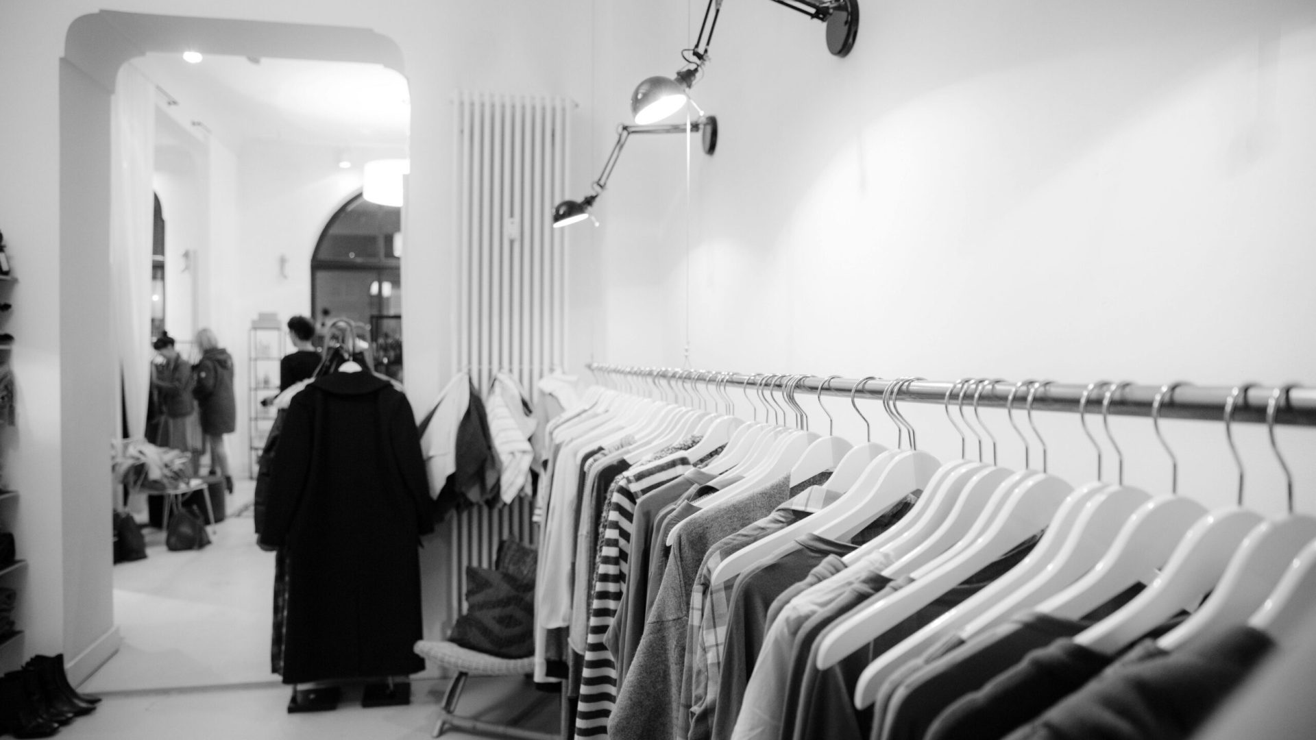 pexels-bohlemedia-1884583